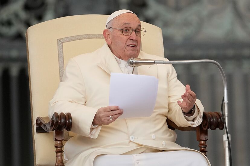 Papa Francisco alerta sobre amenaza de la inteligencia artificial al empleo humano