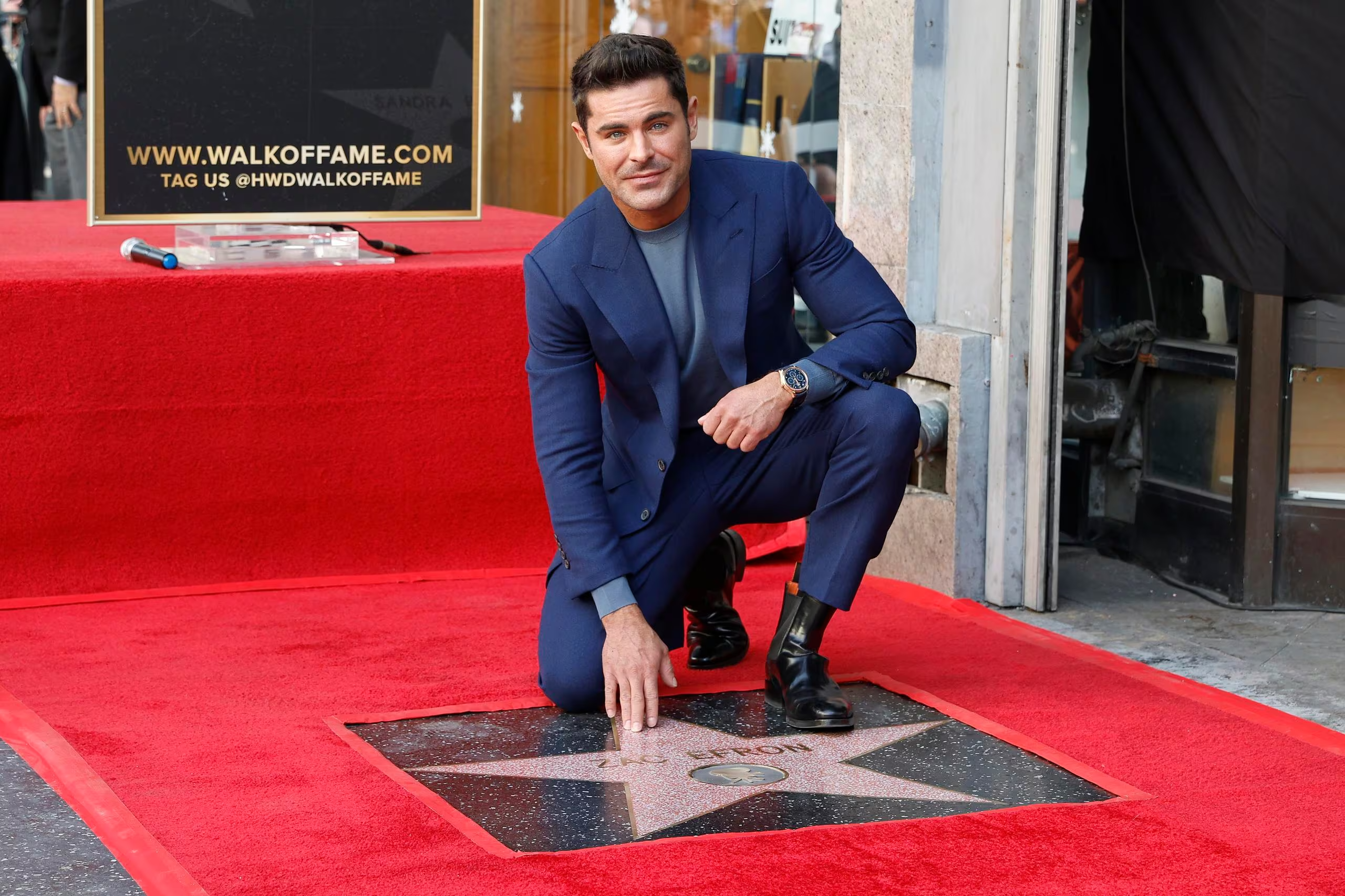 Zac Efron inmortaliza su nombre en el brillante paseo de la fama de Hollywood