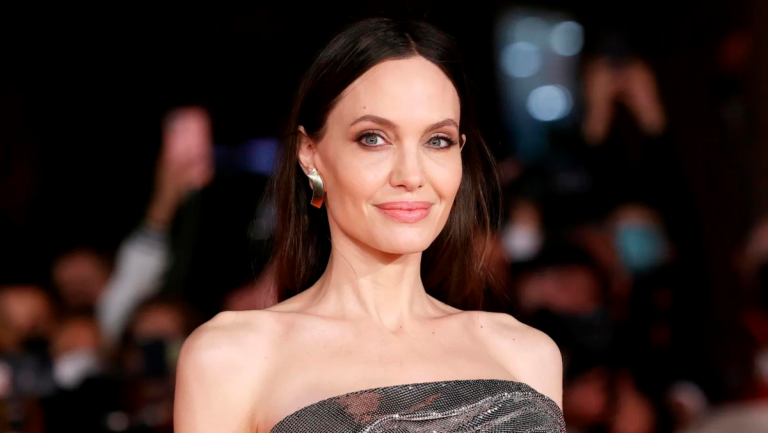 Angelina Jolie critica la superficialidad de Hollywood y explora nuevos horizontes