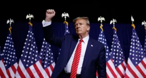 02-Donald-Trump-Holds-Campaign-Rally-In-Rome-ga-billboard-espanol-1548